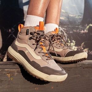 Vans ultrarange EXO HI women’s 8 hiking shoe